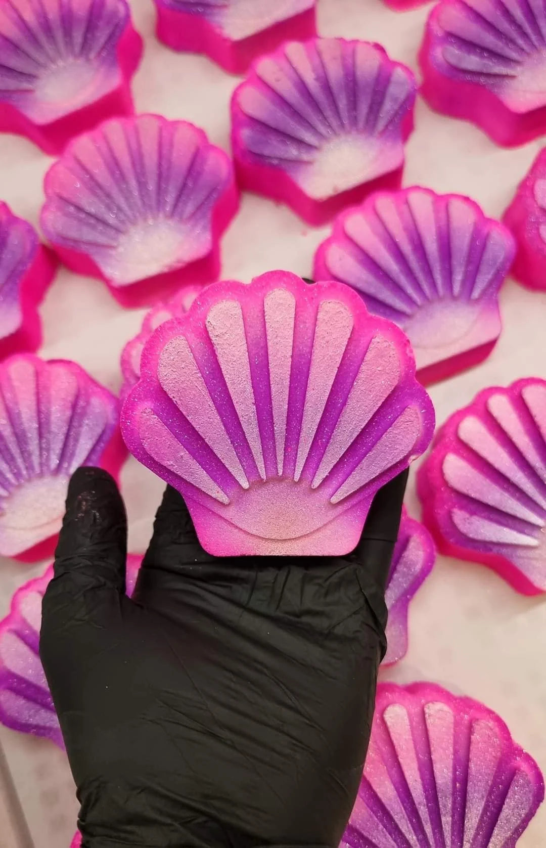 CLEARANCE Clam Shell Bath Bomb - Strawberry & Lime